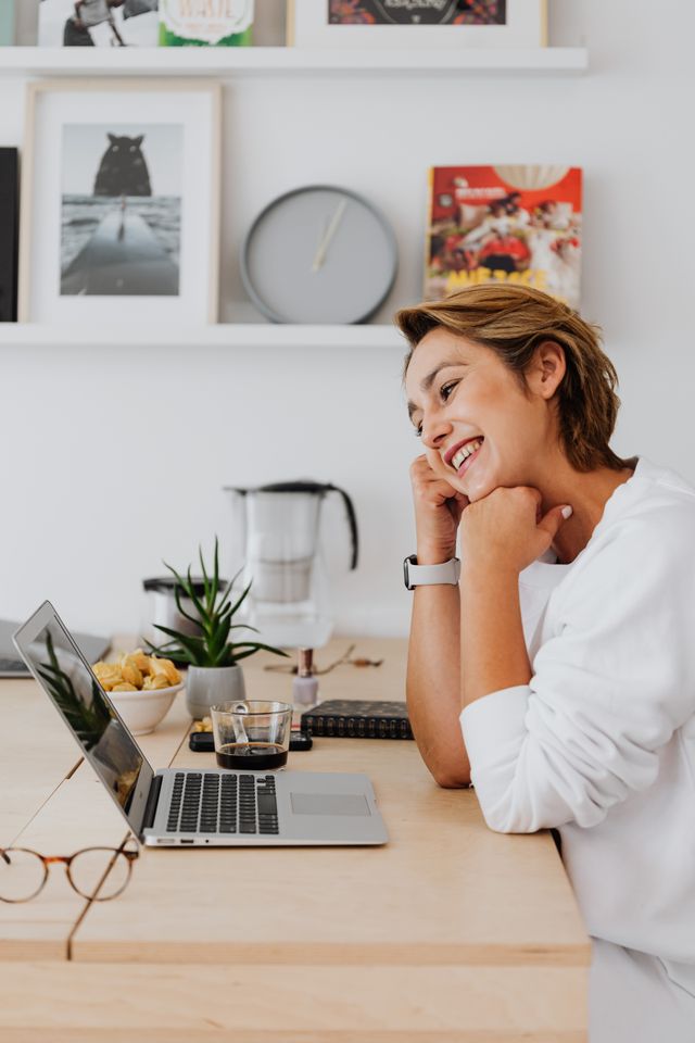 ChatGPT, ChatGPT prompts, social media content, AI content creation, content marketing, social media marketing, Instagram captions, Facebook posts, content calendar, AI writing, prompt engineering, digital marketing, content strategy, single mom, social media engagement