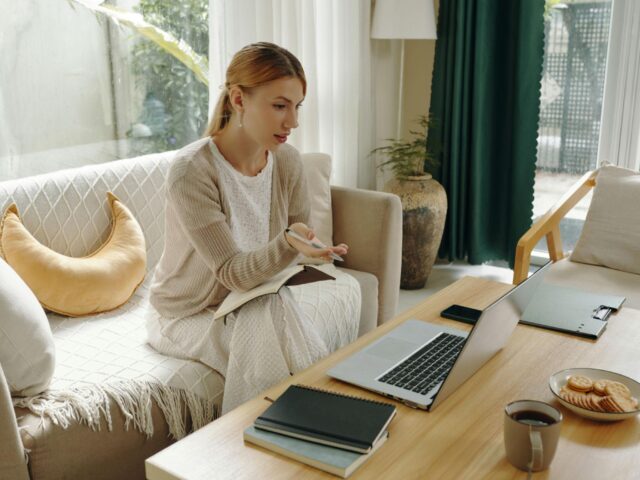 Easy ChatGPT Business Ideas You Can Launch With Zero Experience