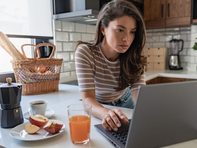 10 Business Mistakes That Keep Small Businesses From Growing